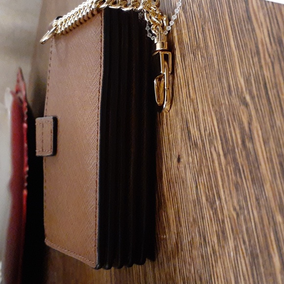 MICHAEL KORS LEATHER ACCORDION CARD CASE - Picture 8 of 8